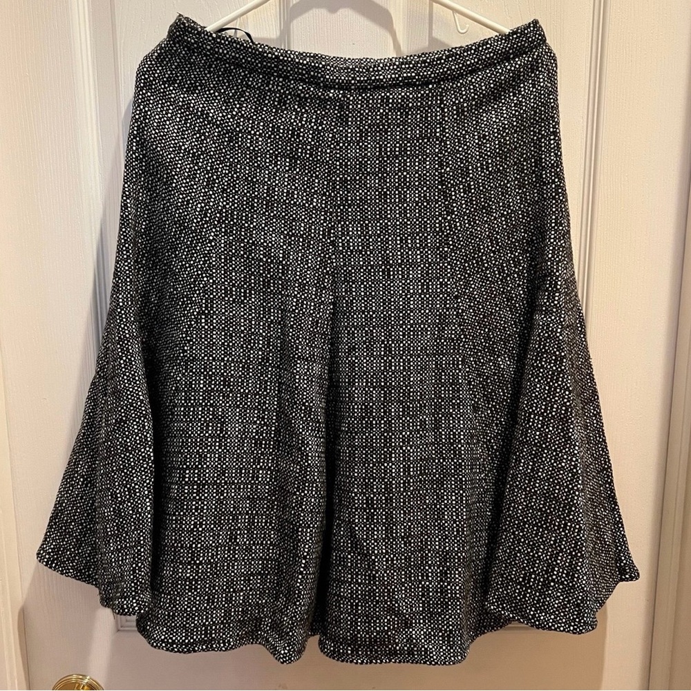 Banana Republic Black and White A-Line Skirt size 4